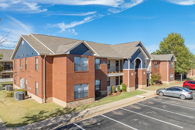 Edmond at Twenty500 in Edmond, OK - Foto de edificio - Building Photo