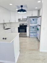 266 Burgundy Ave in Delray Beach, FL - Building Photo
