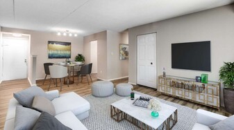 Foxwood Apartments in Newark, DE - Building Photo