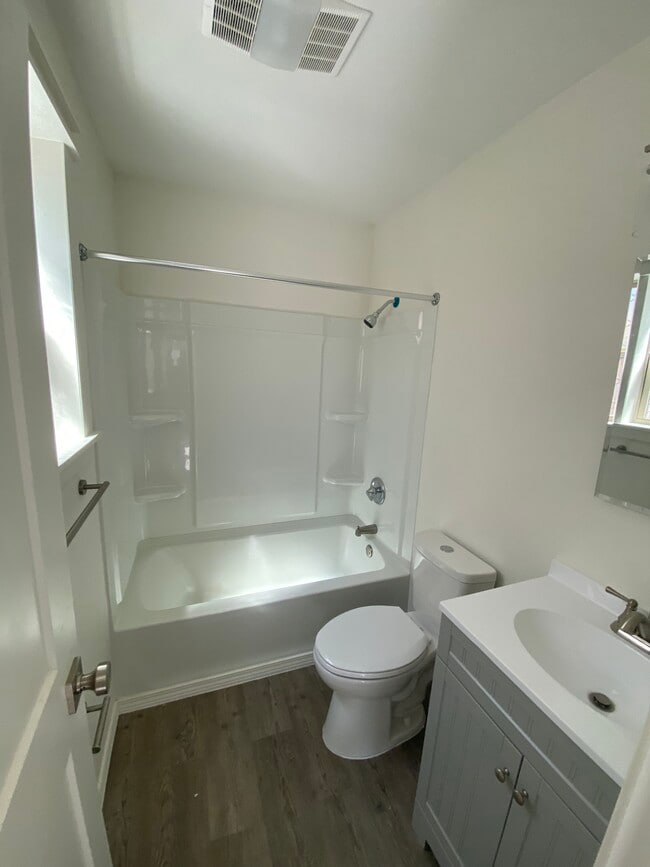 1915 Metairie Ave, Unit D, Unit D