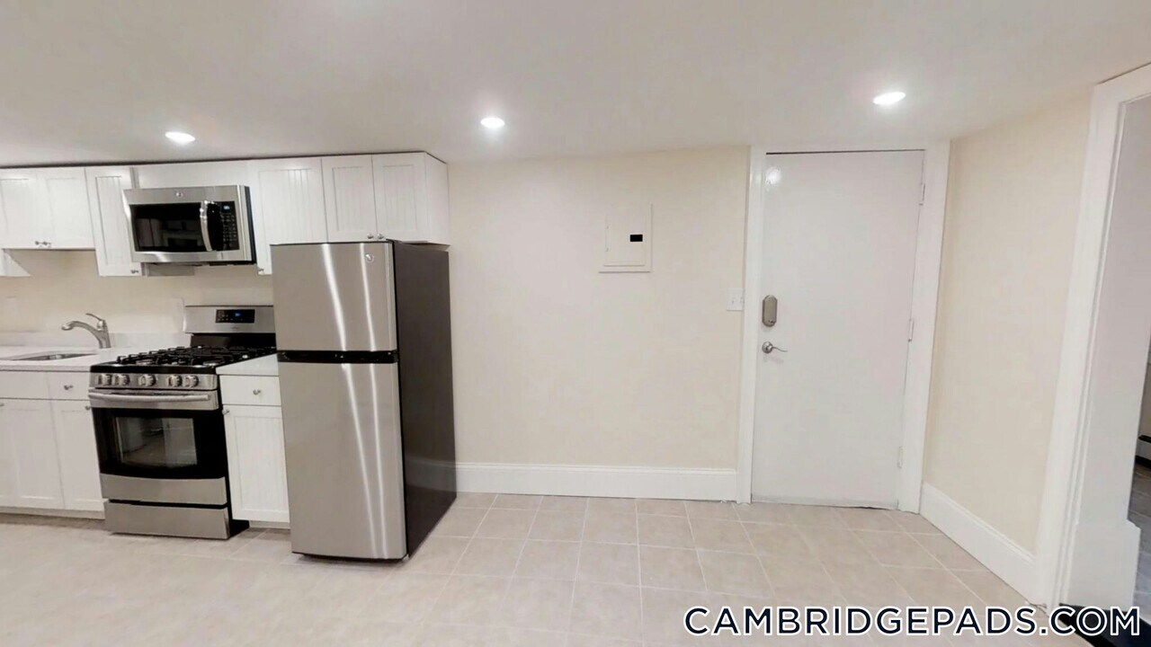 65 Walden St in Cambridge, MA - Building Photo