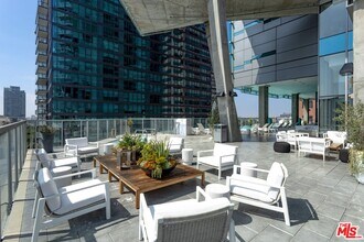 705 W 9th St in Los Angeles, CA - Foto de edificio - Building Photo