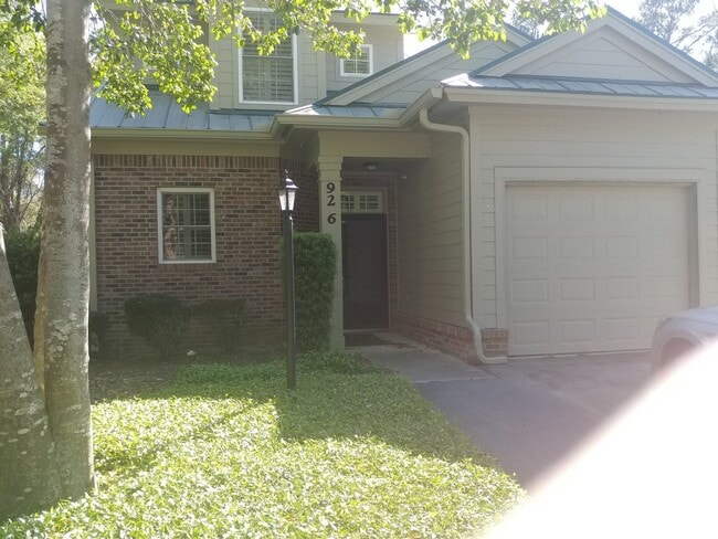 92 12 Oaks Dr