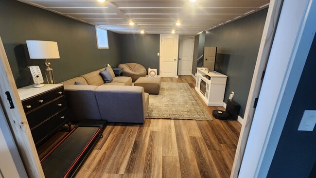 321 Swanson Cir in Burnsville, MN - Building Photo - Building Photo