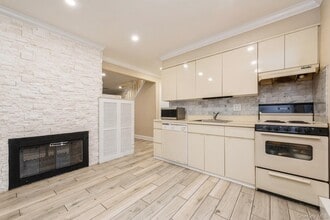 196 Willowood Dr in Wantagh, NY - Building Photo - Building Photo