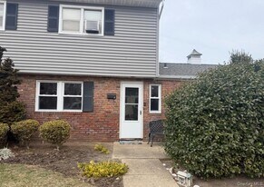 855 E Walnut St in Long Beach, NY - Building Photo