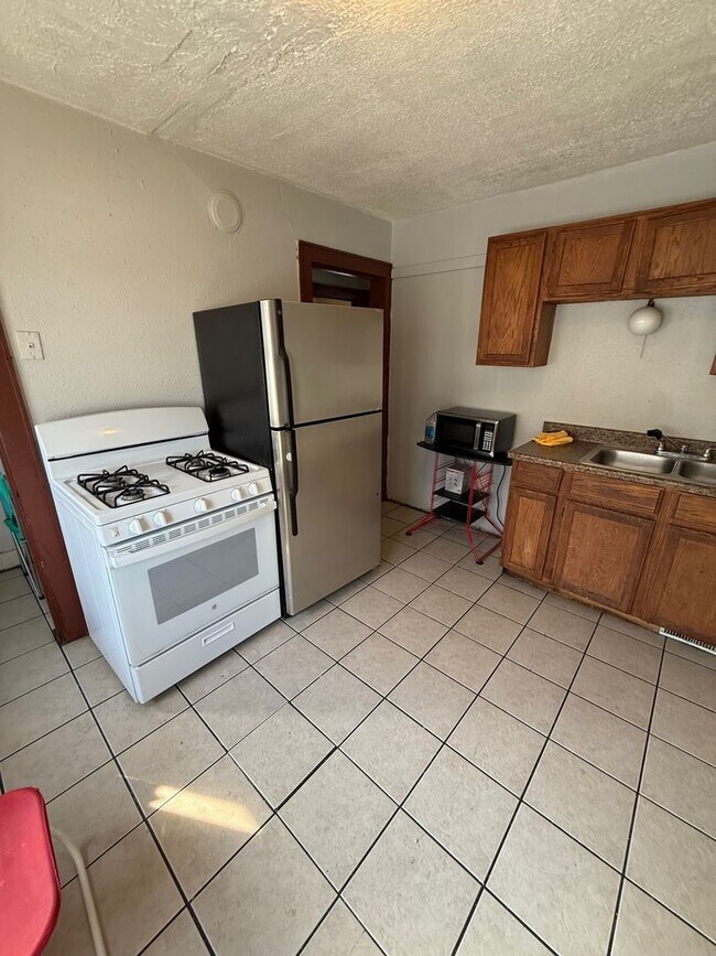 3600 N Vel R. Phillips Ave in Milwaukee, WI - Foto de edificio - Building Photo