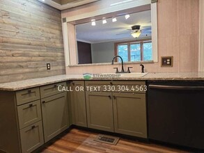 1822 Woodlawn Ave NW in Canton, OH - Building Photo - Building Photo