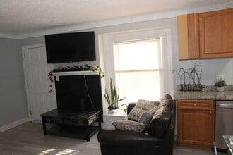 19315 Roscommon St in Harper Woods, MI - Building Photo - Building Photo