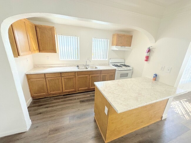 2051-2053 W 54th St in Los Angeles, CA - Building Photo - Building Photo