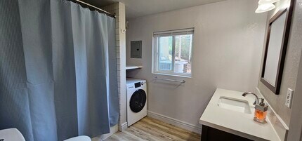 3408 Figueroa St, Unit Studio in Glendale, CA - Foto de edificio - Building Photo