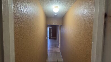 1387 E 49th St, Unit 1387 E 49th St in Los Angeles, CA - Building Photo - Building Photo