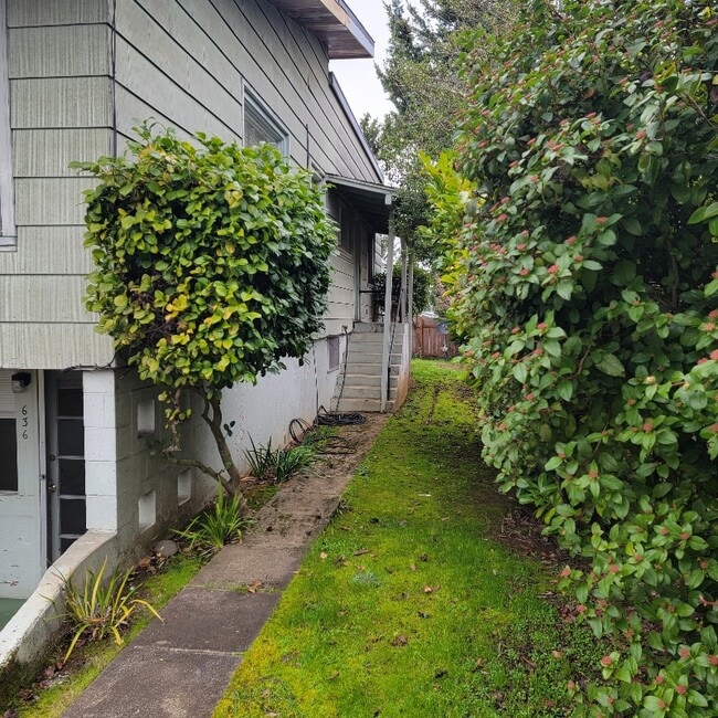 638 W Madrone St, Unit 638 in Roseburg, OR - Building Photo - Building Photo