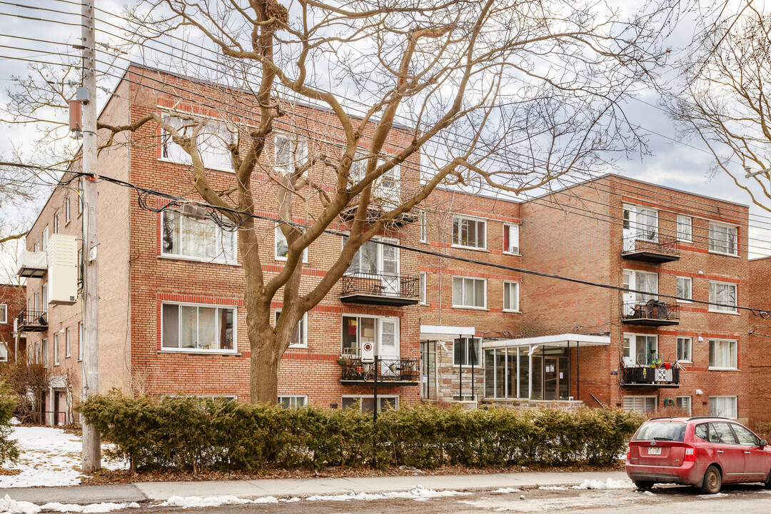 4900 Édouard-Montpetit Boul in Montréal, QC - Building Photo