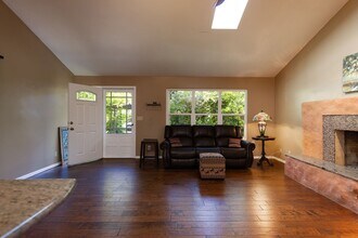 181 N Padre Juan Ave in Ojai, CA - Building Photo - Building Photo