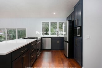 14201 Dolph Ct in Lake Oswego, OR - Building Photo - Building Photo