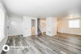 1256 Deer Lake Ct in Columbus, OH - Building Photo - Building Photo