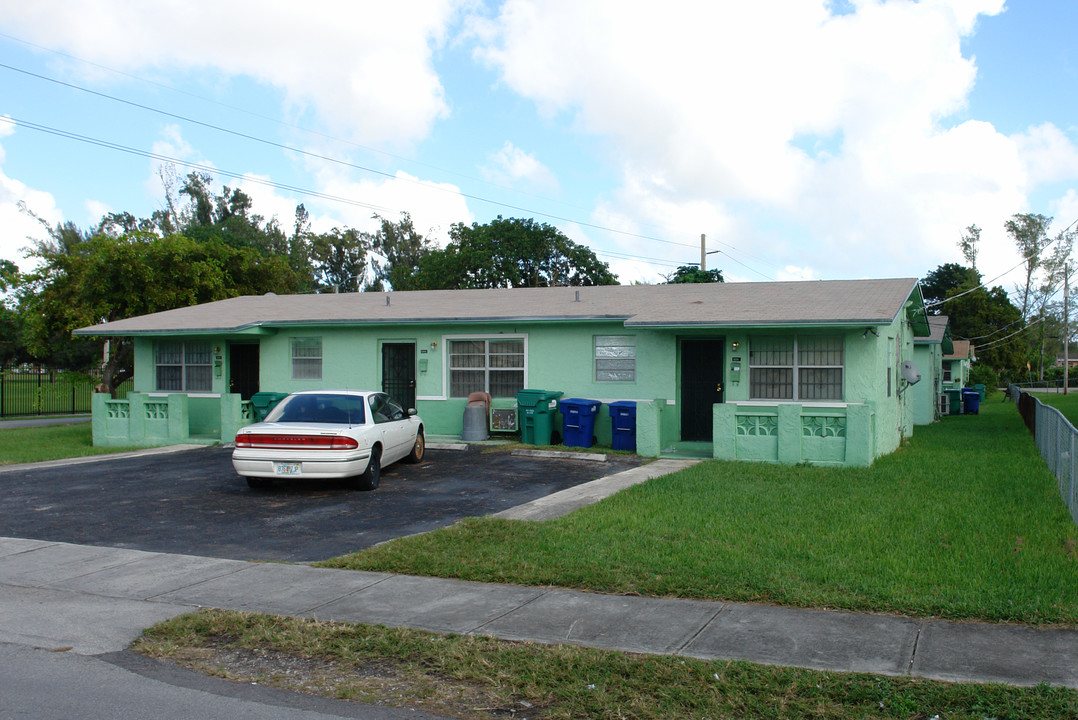 8291 NW 14th Ave in Miami, FL - Foto de edificio