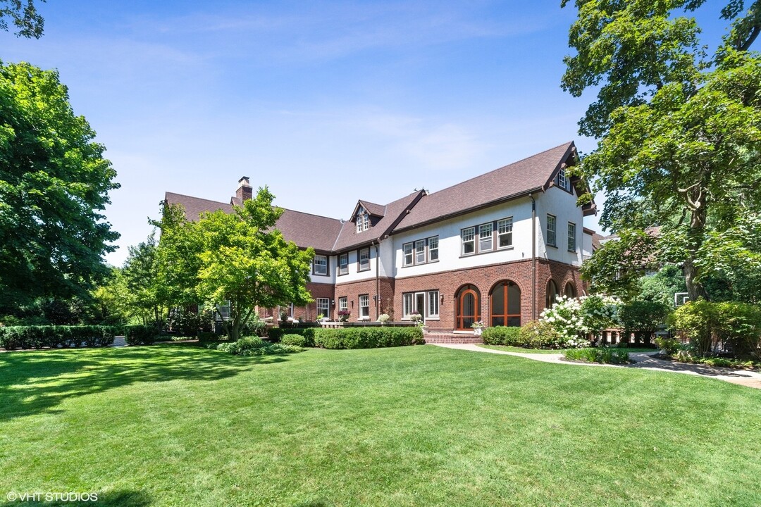 1103 Sheridan Rd in Evanston, IL - Foto de edificio