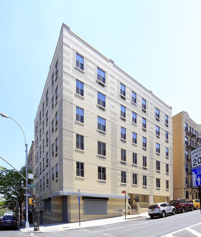 1702 Bryant Ave in Bronx, NY - Foto de edificio - Building Photo