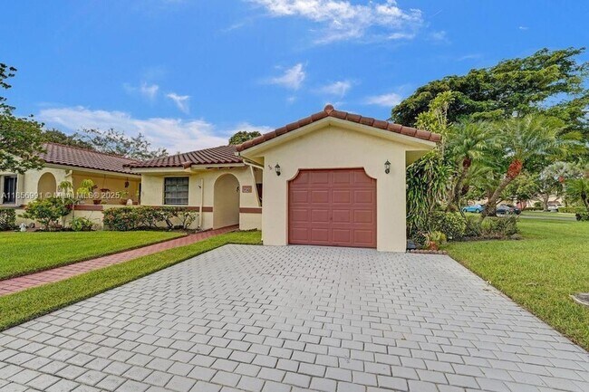 9540 Sevilla Ln in Davie, FL - Building Photo - Building Photo