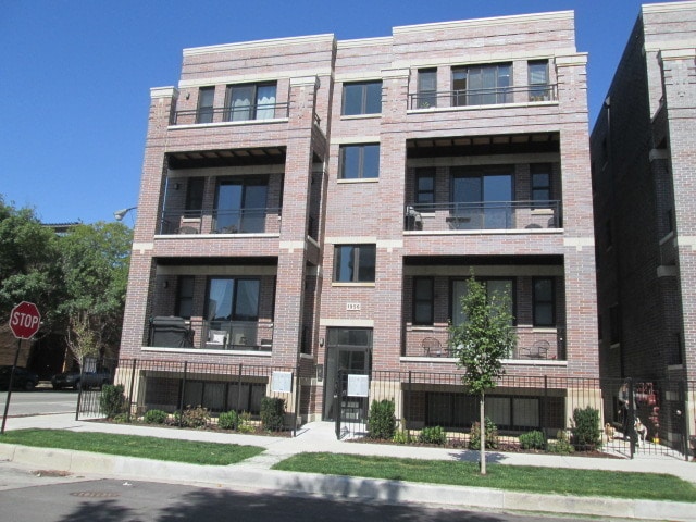 property at 1952 W Erie St