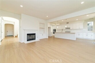 1320 Sun Dial Dr in Tustin, CA - Building Photo - Building Photo