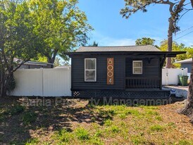 8004 N Blvd in Tampa, FL - Building Photo