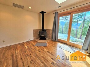 2602 Zemke Rd in Talent, OR - Building Photo - Building Photo