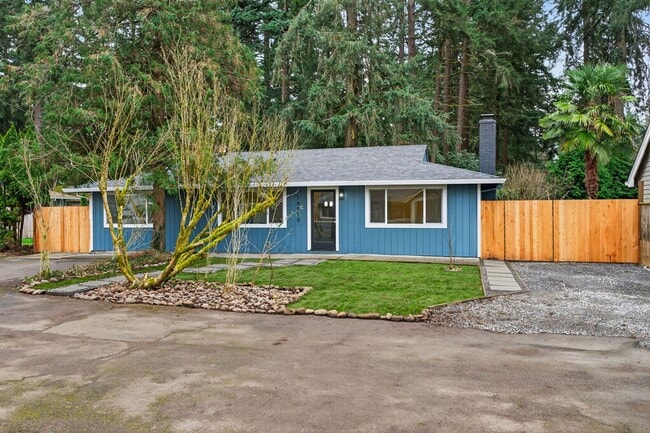 18019 SW Tualata Ave in Lake Oswego, OR - Building Photo - Building Photo