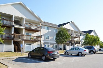 PARK RUN APARTMENTS in Le Claire, IA - Building Photo - Building Photo