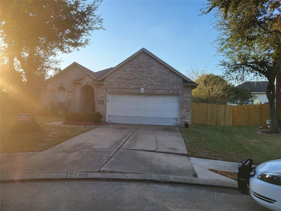 11506 Mill Bridge Ct in Sugar Land, TX - Building Photo