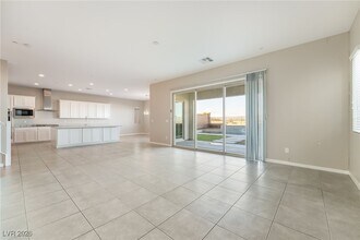779 Glistening Lgt Ct in Henderson, NV - Building Photo - Building Photo