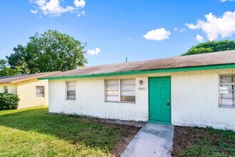 4869 Gulfstream Rd in Lake Worth Beach, FL - Building Photo - Building Photo