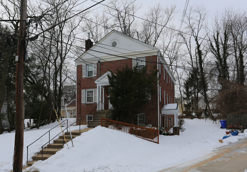 8102 Greenwood Ave in Takoma Park, MD - Building Photo