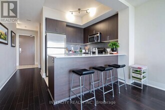 520 Steeles Ave W in Vaughan, ON - Building Photo - Building Photo