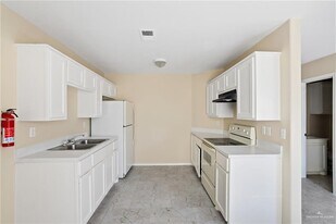 12 Gastel Cir in Edinburg, TX - Building Photo