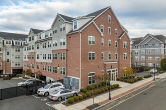 River Breeze Residential in Shelton, CT - Foto de edificio - Building Photo