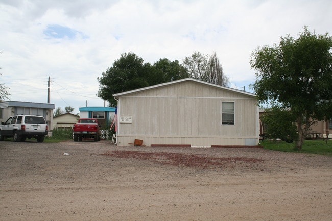 351 5th Ave in Deer Trail, CO - Foto de edificio - Building Photo