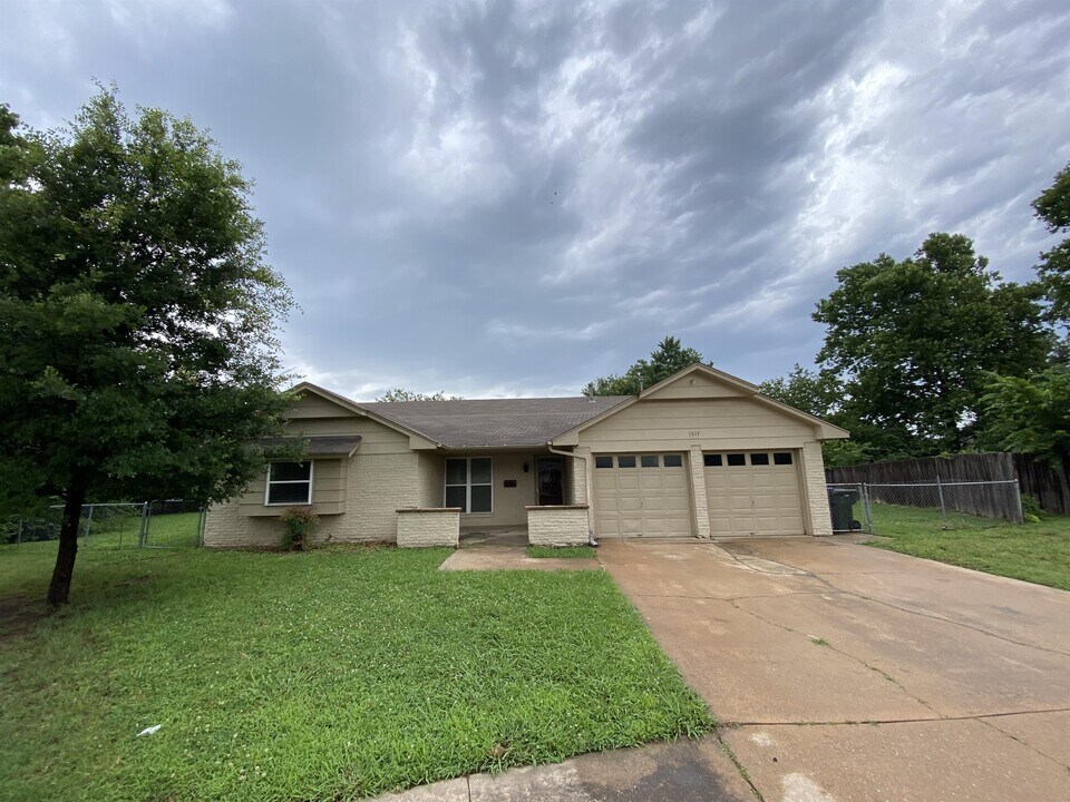 1517 Essex Ct in Norman, OK - Building Photo