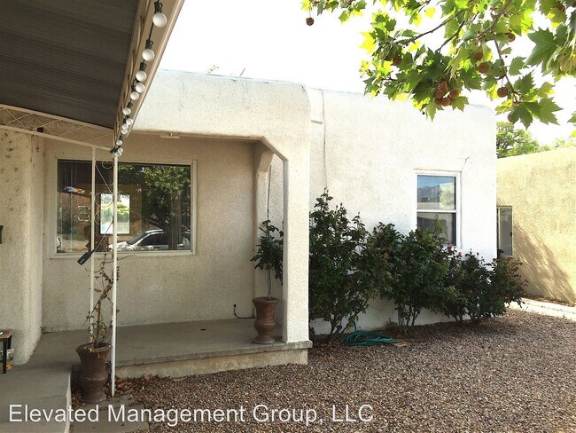 307 Manzano St NE in Albuquerque, NM - Building Photo - Building Photo
