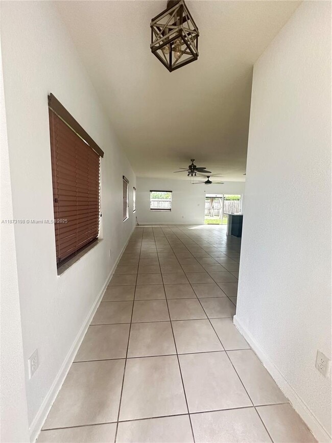 3114 SE 3rd Dr in Homestead, FL - Building Photo - Building Photo