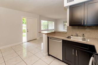 11631 Royal Palm Blvd in Coral Springs, FL - Building Photo - Interior Photo