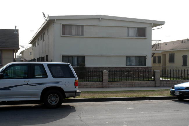 616 S Osage Ave in Inglewood, CA - Building Photo - Building Photo