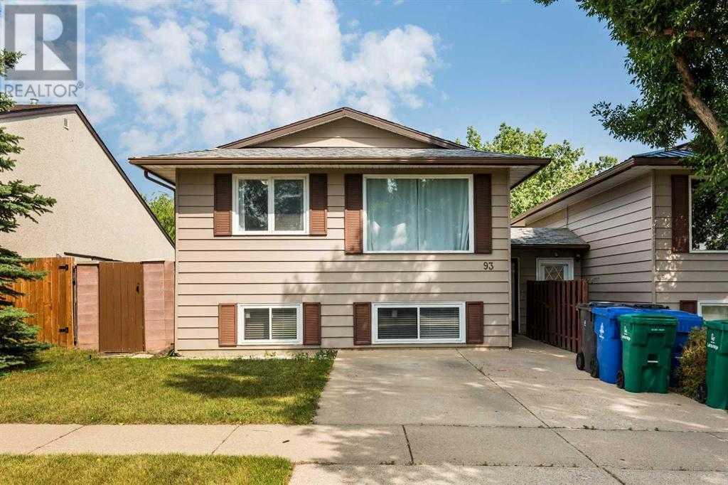 93 Simon Fraser Blvd W in Lethbridge, AB - Building Photo