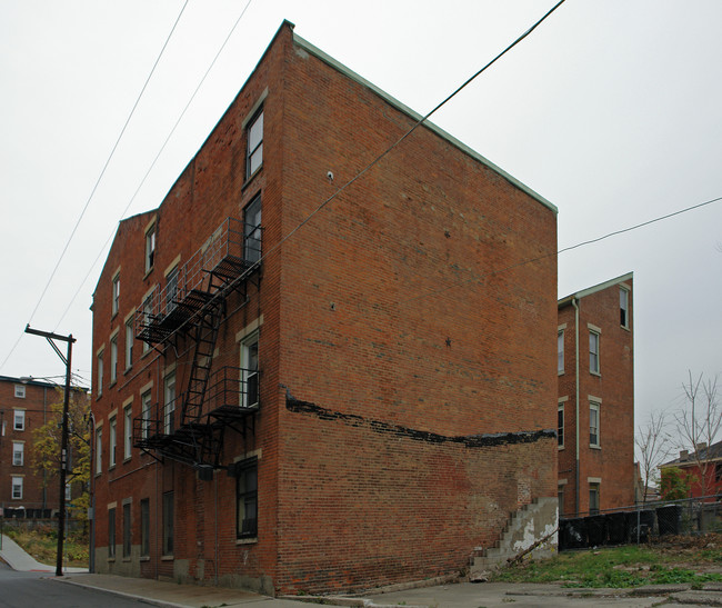 1631-1637 Hughes St in Cincinnati, OH - Building Photo - Building Photo