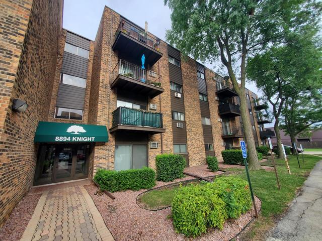 8894 Knight Ave, Unit 211 in Des Plaines, IL - Building Photo