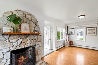 306 McCall Ave in West Islip, NY - Building Photo - Building Photo