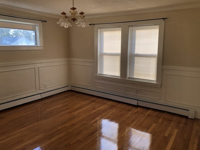 29 Lynde St, Unit 29 in Melrose, MA - Foto de edificio - Building Photo