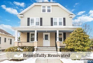 10 Zazzetti St in Waldwick, NJ - Building Photo